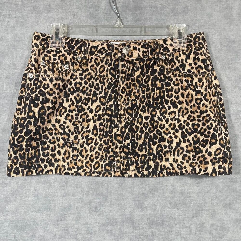 Leopard print mini skirt